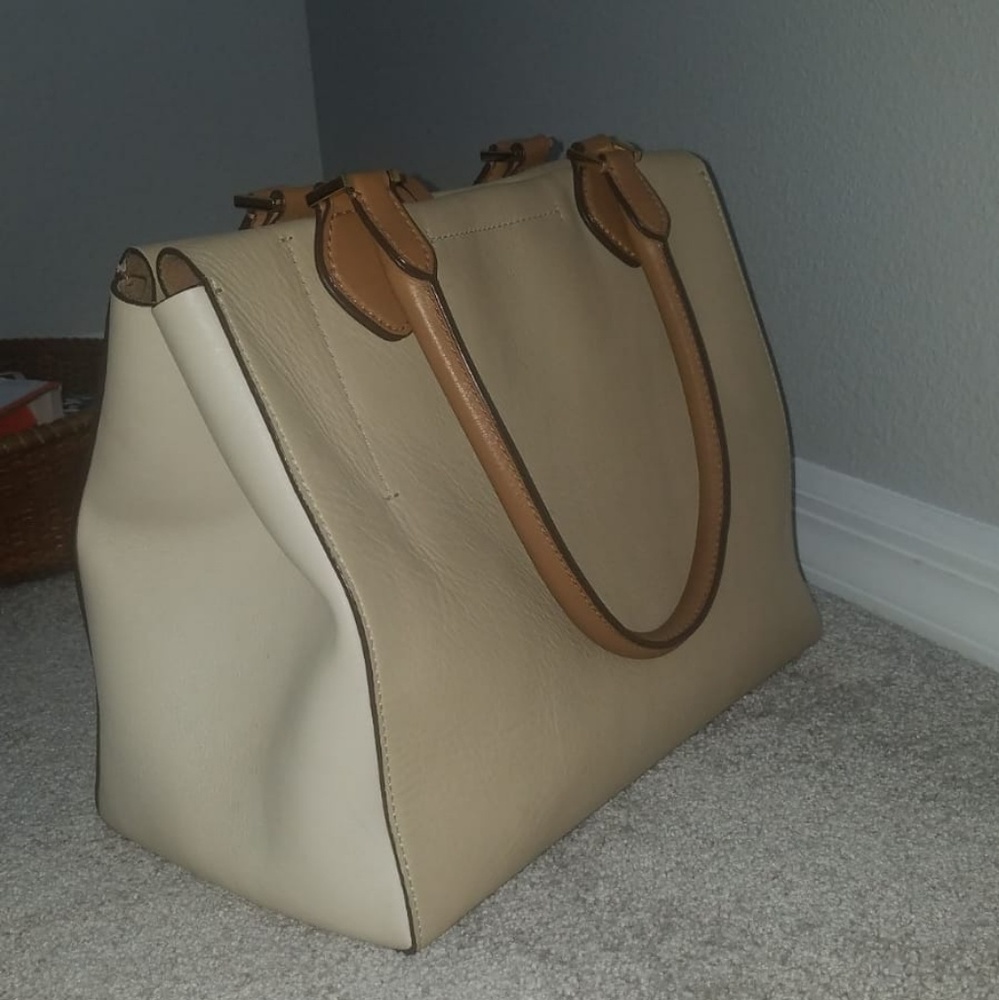 Handbag - Picture 2 of 3